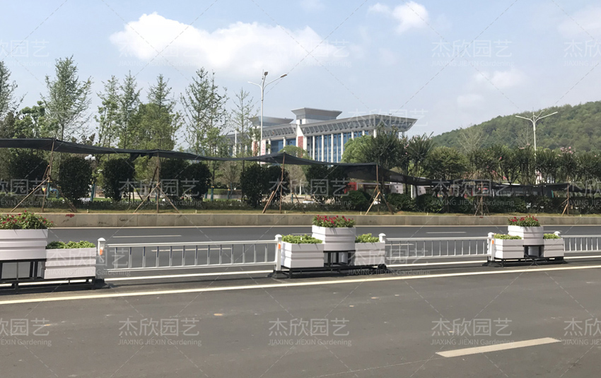花箱批發(fā)和花箱經銷商有什么區(qū)別？